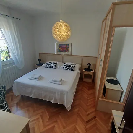 Luce 2 & Gostinjska kuća 3*