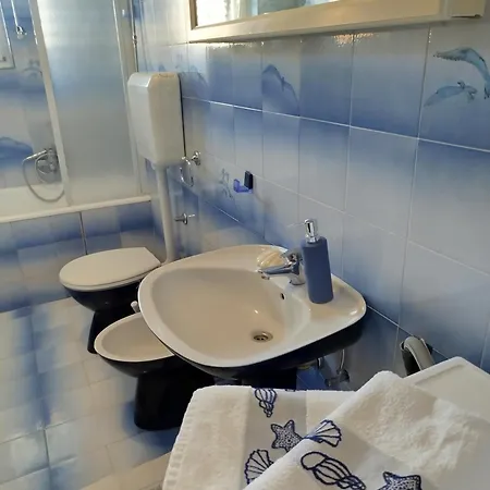 Luce 2 & Gostinjska kuća Supetar